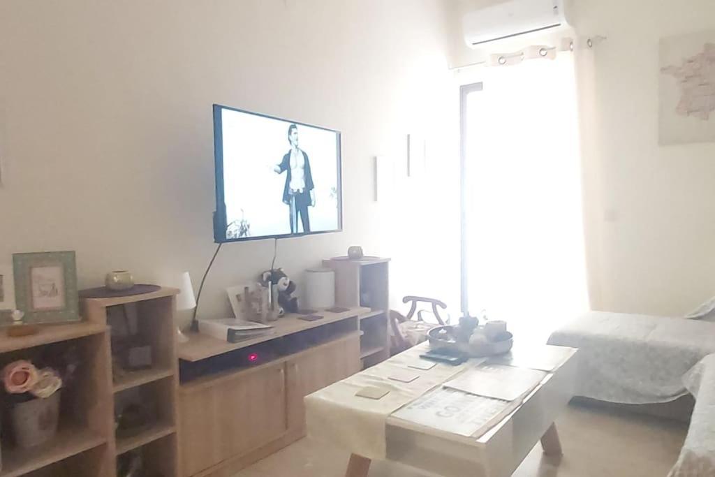 Theano'S Cozy & Quiet Lux Central Flat - Wifi & Full Amenities Patras Esterno foto