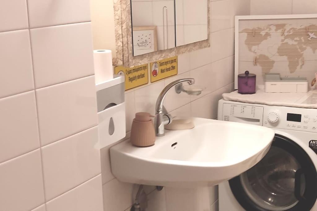 Theano'S Cozy & Quiet Lux Central Flat - Wifi & Full Amenities Patras Esterno foto