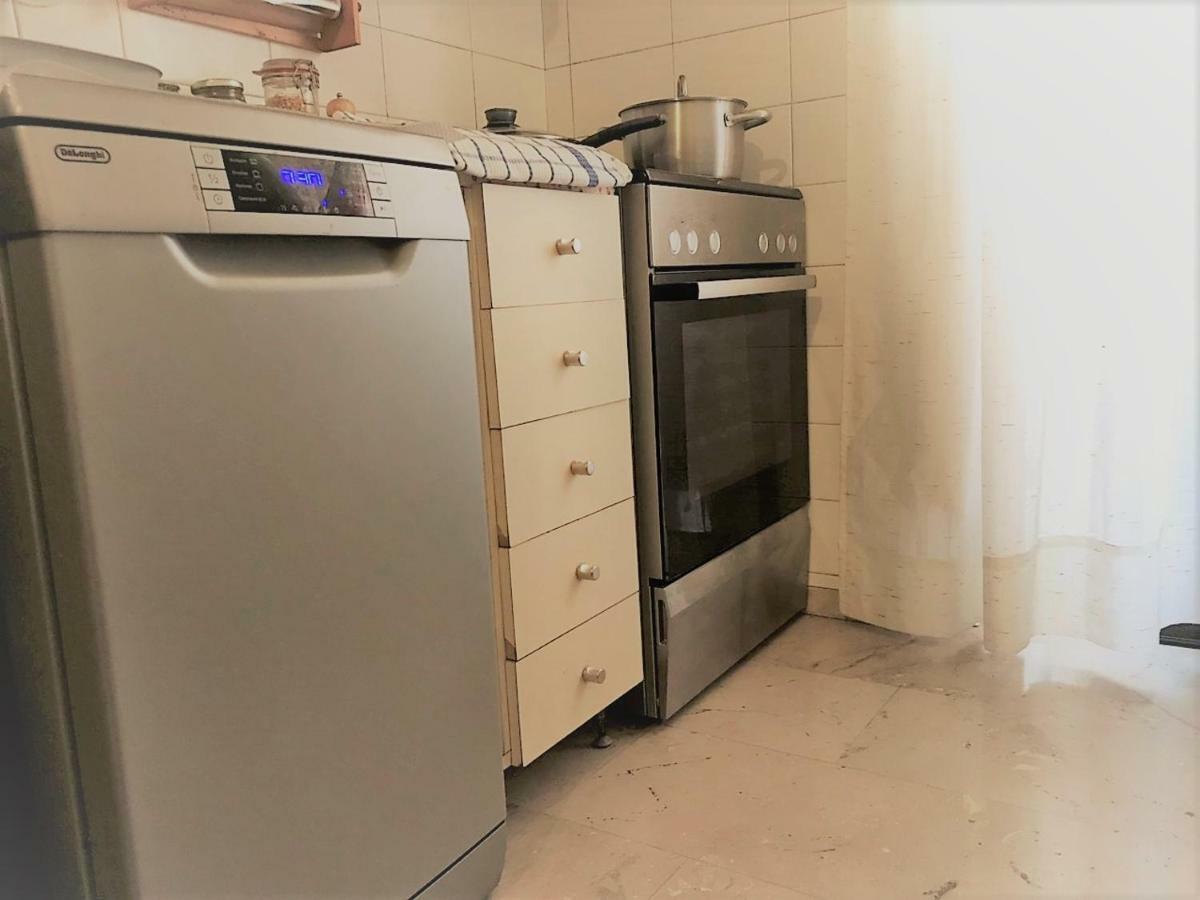 Theano'S Cozy & Quiet Lux Central Flat - Wifi & Full Amenities Patras Esterno foto